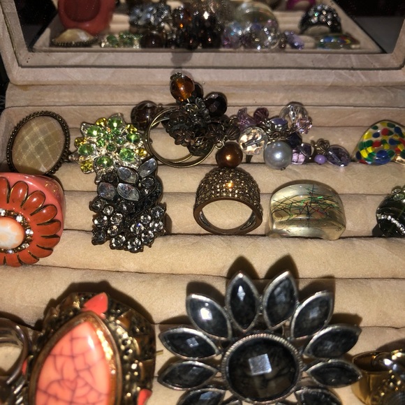 A bulk lot of 20 used rings - Picture 4 of 5